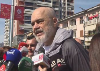 Rama premtim pensionistëve nga Elbasani: Mos dëgjoni thashethemet, gati mbështetja tjetër sociale