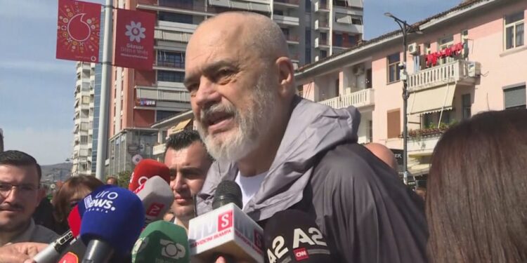 Rama premtim pensionistëve nga Elbasani: Mos dëgjoni thashethemet, gati mbështetja tjetër sociale