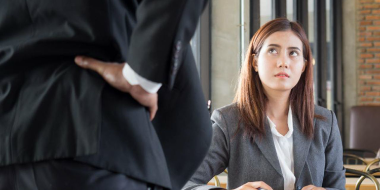 10 gjëra nuk duhet t’ia thoni asnjëherë shefit