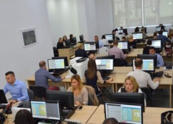 Shërbimet online, por me zgjedhjet në prag është rritur numri i të punësuarve në shtet