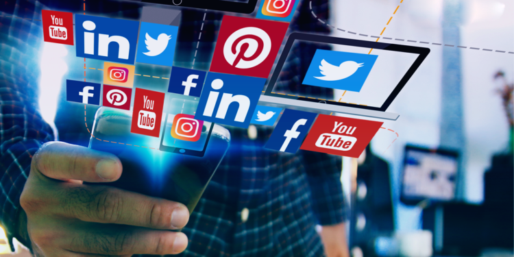 A po na bëjnë mediat sociale më pak shoqëror dhe më shumë të vetmuar?