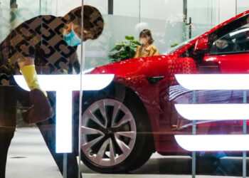 Tesla ul sërish çmimet në përpjekje për të rritur shitjet