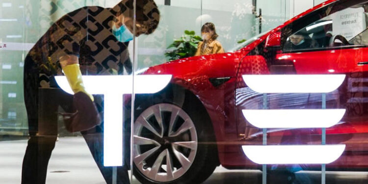 Tesla ul sërish çmimet në përpjekje për të rritur shitjet