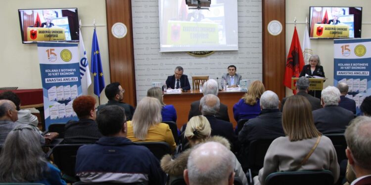 “Ditari i tranzicionit”, Anastas Angjeli sjell veprën e rrallë me 8 vëllime për ekonominë shqiptare në tre dekada