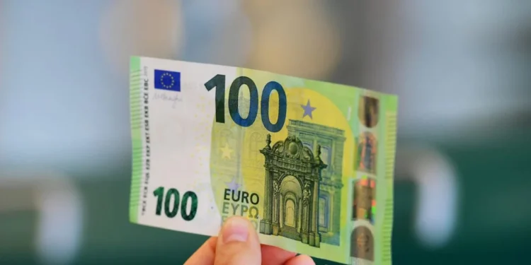 Euro në rënie të lirë, zbret në rekordin e ri historik 112.6 lekë