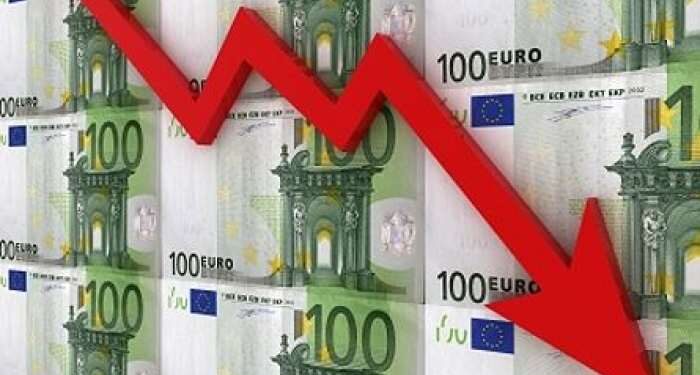 Burimet informale zbresin euron në rekordin e ri 112 lekë