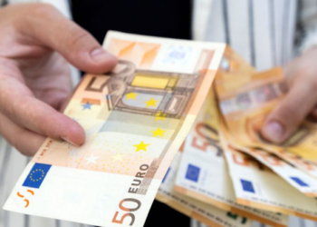 PIkiata e euros, monedha europiane zbret në 112.9 lekë