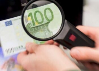 Si falsifikohen paratë në Shqipëri? Raporti zbulon mënyrat dhe prerjet më të shpeshta