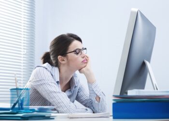 Gjërat e kota që dëmtojnë produktivitetin në punë