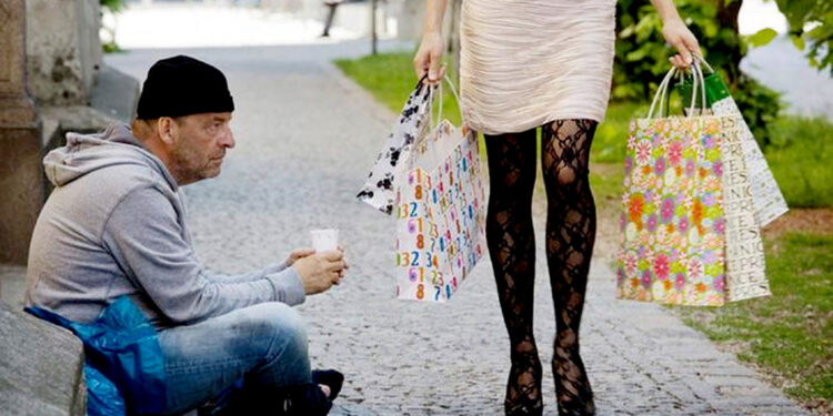 Pse është thelluar pabarazia? Shpjegimi i thjeshtë për të kuptuar pse janë shtuar të varfërit