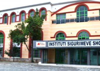 Skema e pensioneve në krizë, ekspertët shpjegojnë çfarë duhet bërë