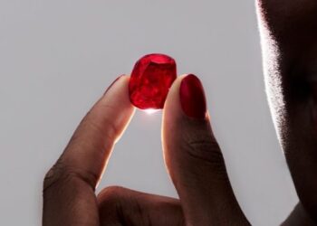 Del në shitje rubini më i madh në botë, pritet të blihet për 30 milionë dollarë