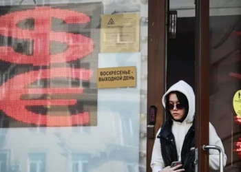 Rubla ruse bie në nivelin më të ulët që nga nisja e pushtimit të Ukrainës
