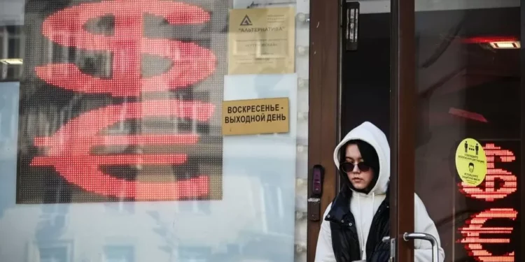 Rubla ruse bie në nivelin më të ulët që nga nisja e pushtimit të Ukrainës