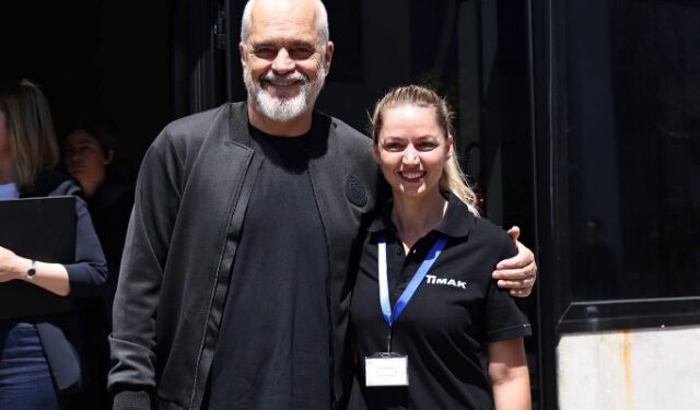 A dini se, Shqipëria po prodhon autoambulanca për në Ukrainë?