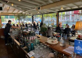 Shqiptarët, të punësuar më shumë në shërbime, “braktisin” bujqësinë dhe industrinë