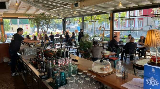 Shqiptarët, të punësuar më shumë në shërbime, “braktisin” bujqësinë dhe industrinë