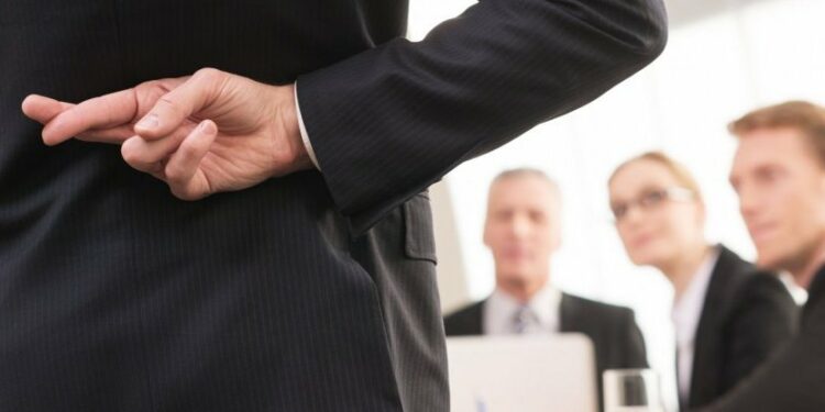 Si të dalloni një gënjeshtar në biznes?