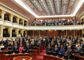 Pagat e administratës/ Ja sa do të rriten pagat e kryeministrit, ministrave dhe deputetëve