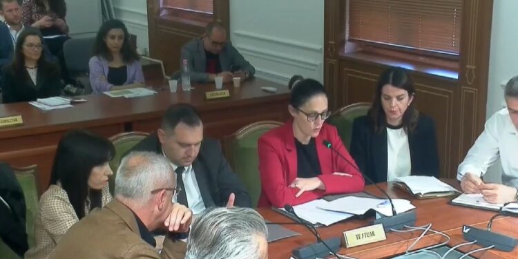 Miratohet drafti për rritjen e pagave, ja punonjësit e administratës që përfitojnë