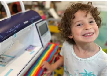 Kush është 7-vjeçari që stilon dhe qep veshje për të famshmit?