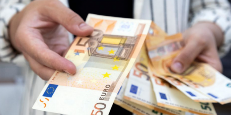 Çfarë po ndodh me euron? Zbret sot për herë të parë nën 110 lekë