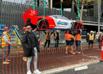 Çmenduri, miliarderi ngre supermakinën sportive deri në katin e 57