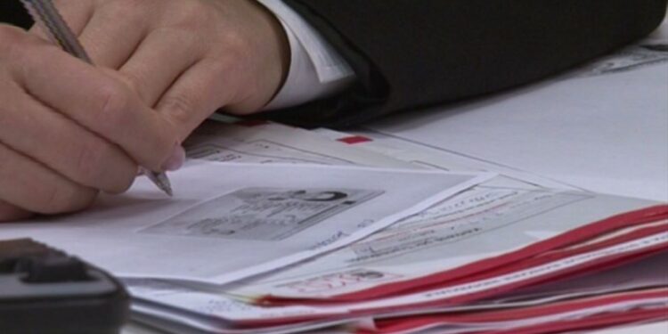 Ulen mashtrimet me kreditë, rriten ato me sigurimet