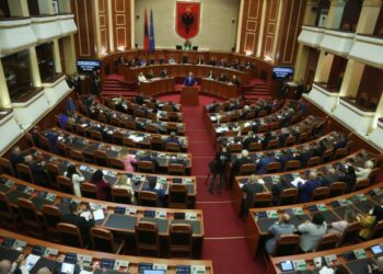 Parlamenti miraton ligjin për rritjen e pagave