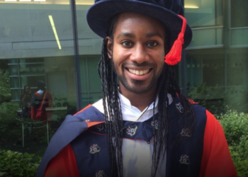 Nuk shkruante dhe as lexonte deri në moshën 18- vjeçare. Sot profesor në Kembrixh