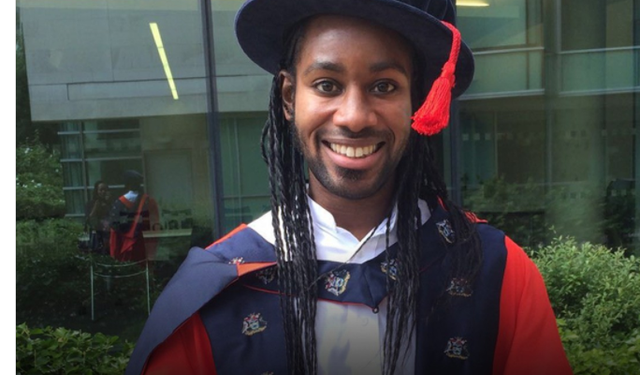 Nuk shkruante dhe as lexonte deri në moshën 18- vjeçare. Sot profesor në Kembrixh