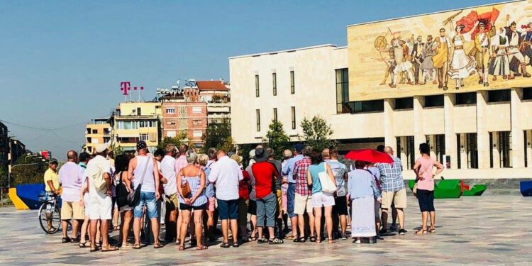 Priten 30% më shumë turistë të huaj këtë sezon, sukses reklamimi në Tik Tok