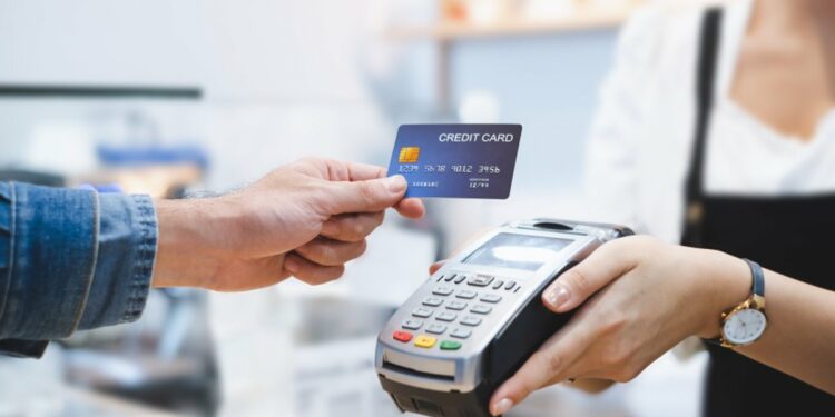 Pagesat me kartë, kryesisht për blerje në supermarket dhe shlyerje faturash