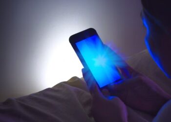 Orët para celularit përshpejtojnë plakjen