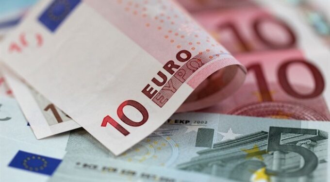 Rekordi i ri i euros, zbret afër 108 lekëve