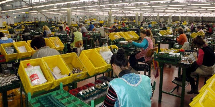 Pagat rriten me pikatore, mezi mbulojnë inflacionin