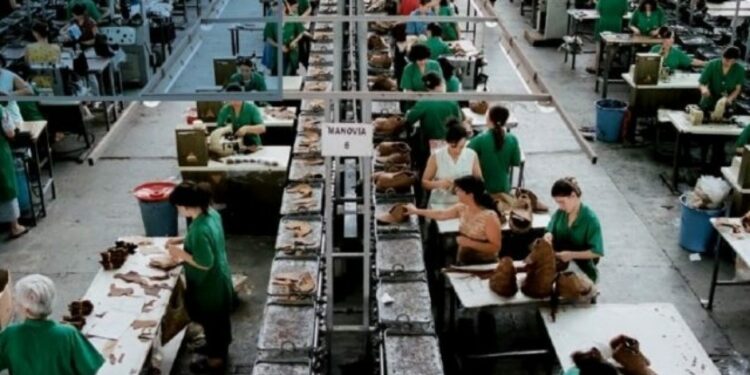 Propozimi i bankave: Mundësi eksportuesve të mos paguajnë kreditë deri në fund të vitit