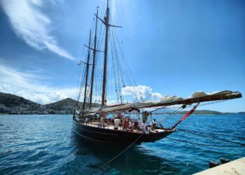 Jahti 121-vjeçar ku u realizua filmi “Agjenti 007” viziton Sarandën