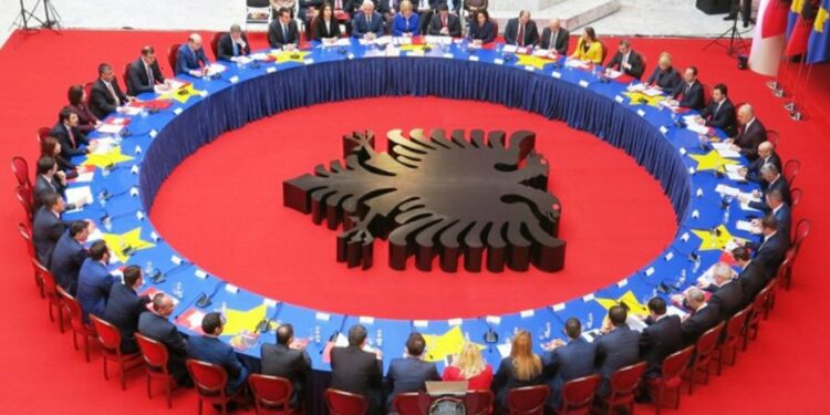 Shqipëri-Kosovë/ Dy qeveritë mblidhen më 14 qershor në Gjakovë