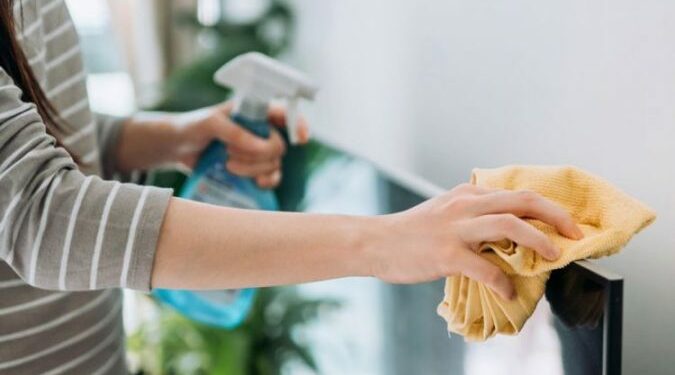 Pastrojnë shtëpinë dhe rrisin fëmijët, puna e papaguar e grave shqiptare