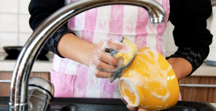 Studimi i Un Women: Gratë të angazhuara në punë të papaguar, pak fonde nga qeveria për mbrojtjen sociale