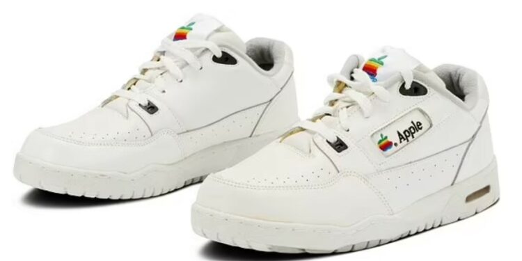 Atletet e rralla APPLE nga vitet ’90, shiten në ankand për 50,000 dollarë