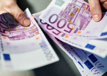 Zgjati pak, euro e nis javën në rënie të fortë