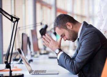 3 zakone të këqija që e nxjerrin karrierën nga binarët