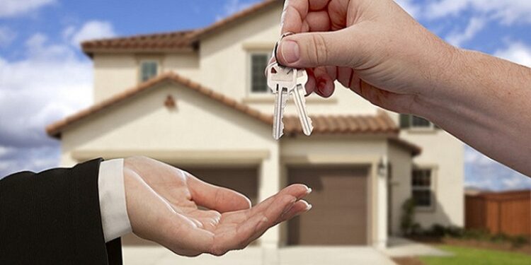 Qytetarët tremben nga rënia e euros, kreditë për banesa në lek