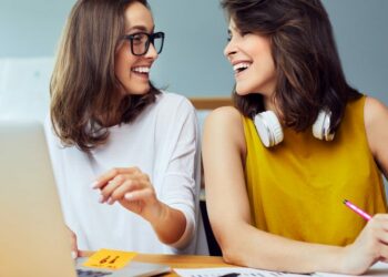 A është e rëndësishme miqësia në punë?