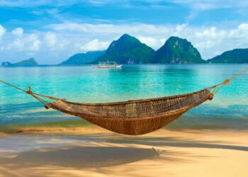 Pesë këshilla para se të shkoni me pushime