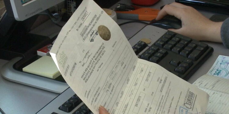 Shqiptarët sigurojnë makinat, më pak shëndetin dhe aksidentet