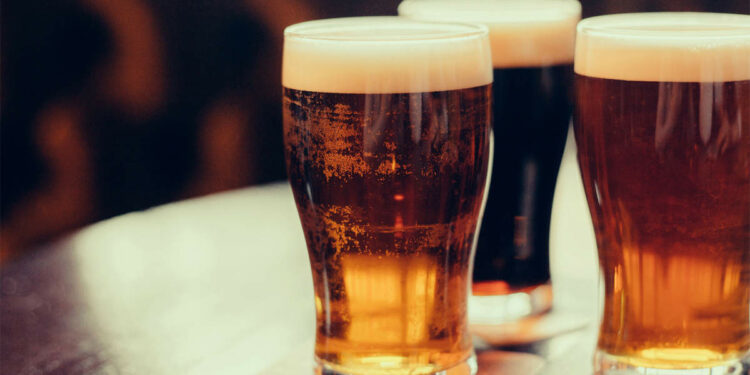 Bie me 20% prodhimi i birrës në janar-korrik; Prodhuesit vendas nisin shkurtimin e punonjësve