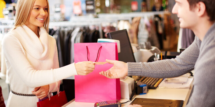 Njerëzit që i menaxhojnë mirë paratë nuk i blejnë kurrë këto 7 gjëra